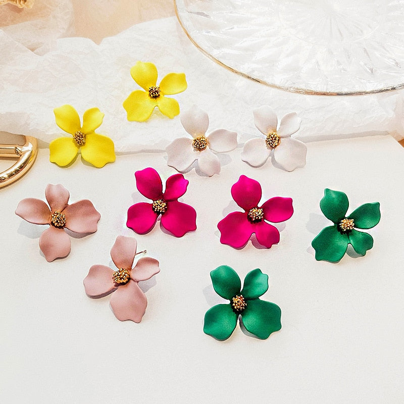 New 2018 Resin earrings Women Stud Earrings Small Fresh Earrings white rose pink Color Flowers Fashion Women Hyperbole Jewelry