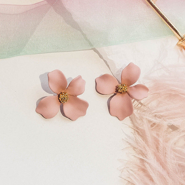 New 2018 Resin earrings Women Stud Earrings Small Fresh Earrings white rose pink Color Flowers Fashion Women Hyperbole Jewelry