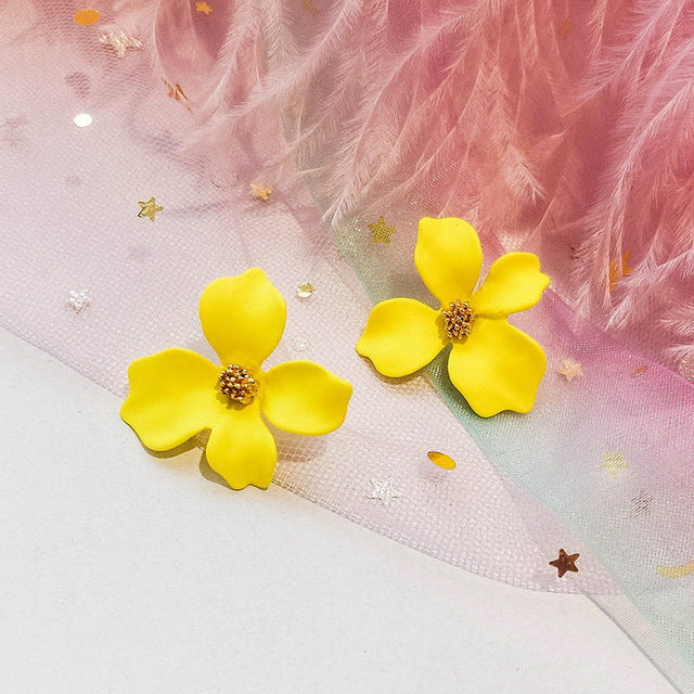 New 2018 Resin earrings Women Stud Earrings Small Fresh Earrings white rose pink Color Flowers Fashion Women Hyperbole Jewelry